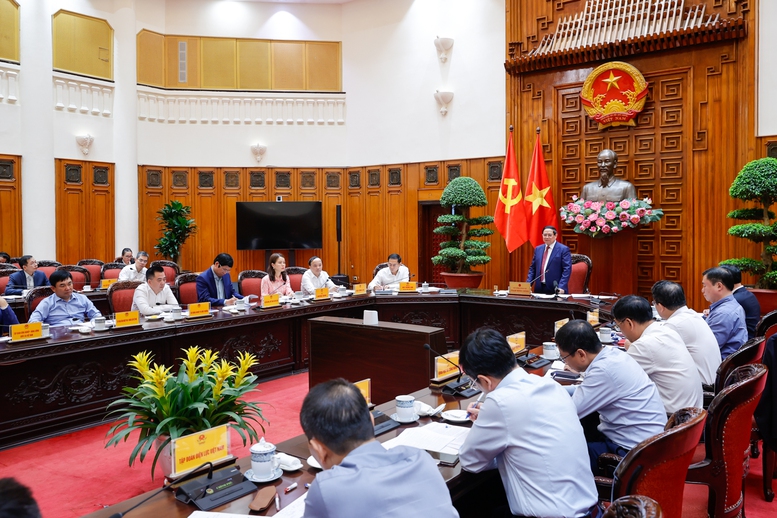 Thủ tướng Phạm Minh Chính: Xăng dầu và năng lượng cho sản xuất, tiêu dùng được bảo đảm- Ảnh 5. Thủ tướng Phạm Minh Chính: Xăng dầu và năng lượng cho sản xuất, tiêu dùng được bảo đảm- Ảnh 5.