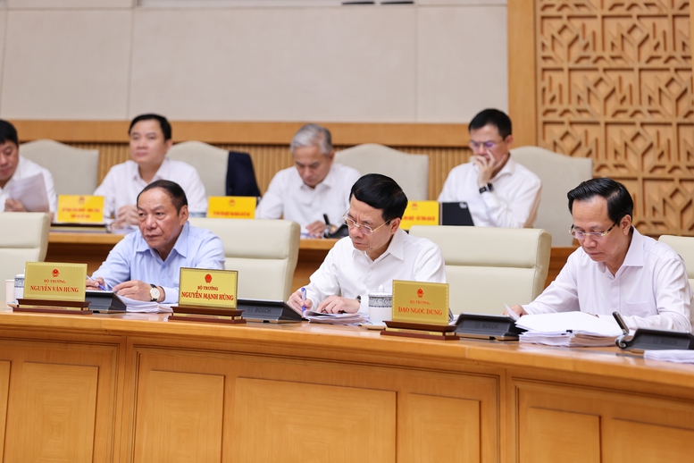 Thủ tướng: Kiên định mục tiêu tăng trưởng 2 con số; biến khó khăn, thách thức thành cơ hội tái cơ cấu nền kinh tế, nâng cao năng lực cạnh tranh- Ảnh 11.