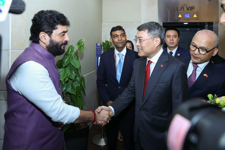 Thủ tướng tới New Delhi, bắt đầu chương trình dự Hội nghị thượng đỉnh BRICS và làm việc song phương tại Ấn Độ- Ảnh 1.