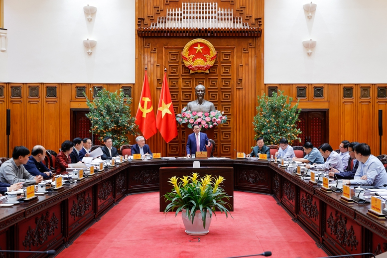 Thủ tướng: Dứt khoát không để thiếu xăng dầu trong mọi trường hợp; xem xét bố trí ngân sách để hỗ trợ bình ổn giá- Ảnh 1. Thủ tướng: Dứt khoát không để thiếu xăng dầu trong mọi trường hợp; xem xét bố trí ngân sách để hỗ trợ bình ổn giá- Ảnh 1.