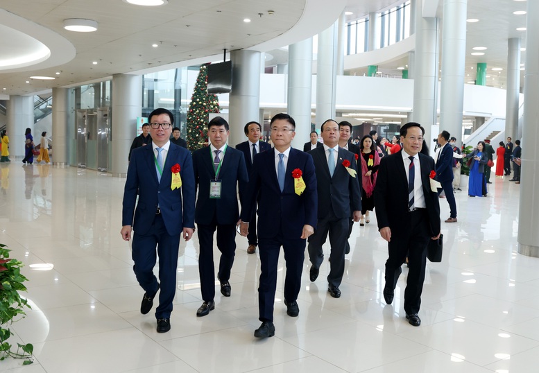 TỔNG THUẬT: Thủ tướng Chính phủ và Chủ tịch Quốc hội dự lễ khởi công, khánh thành 234 dự án lớn trên cả nước- Ảnh 15.