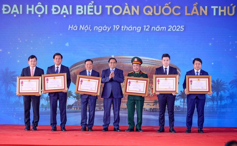 TỔNG THUẬT: Thủ tướng Chính phủ và Chủ tịch Quốc hội dự lễ khởi công, khánh thành 234 dự án lớn trên cả nước- Ảnh 5.