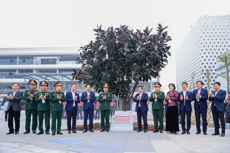 Thủ tướng Phạm Minh Chính chủ trì cuộc làm việc về phát triển công nghiệp quốc phòng- Ảnh 4. Thủ tướng Phạm Minh Chính chủ trì cuộc làm việc về phát triển công nghiệp quốc phòng- Ảnh 4.