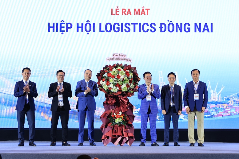 Thủ tướng: Đưa Việt Nam trở thành trung tâm dịch vụ logistics hàng đầu Đông Nam Á, châu Á và thế giới- Ảnh 9. Thủ tướng: Đưa Việt Nam trở thành trung tâm dịch vụ logistics hàng đầu Đông Nam Á, châu Á và thế giới- Ảnh 9.