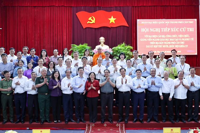 Thủ tướng: Dự kiến đầu tư gần 700 ngh&igrave;n tỷ đồng cho y tế v&agrave; gi&aacute;o dục trong 10 năm tới- Ảnh 11.