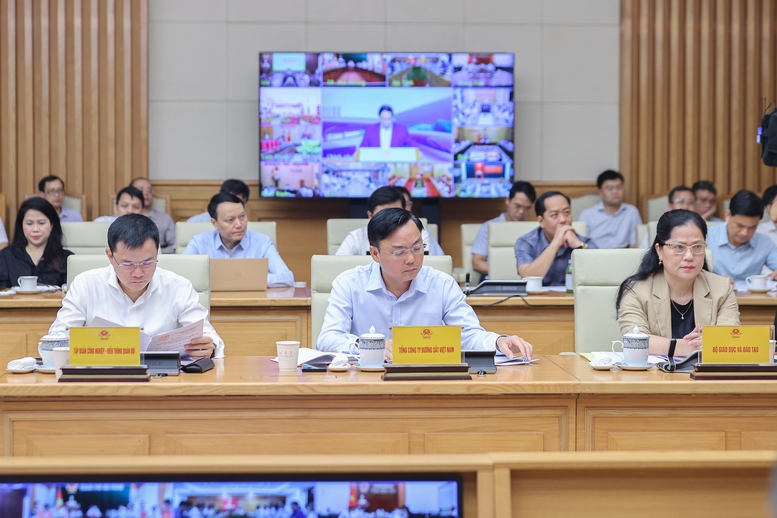 Thủ tướng chủ trì Hội nghị về các công trình, dự án đường sắt- Ảnh 4. Thủ tướng chủ trì Hội nghị về các công trình, dự án đường sắt- Ảnh 4.