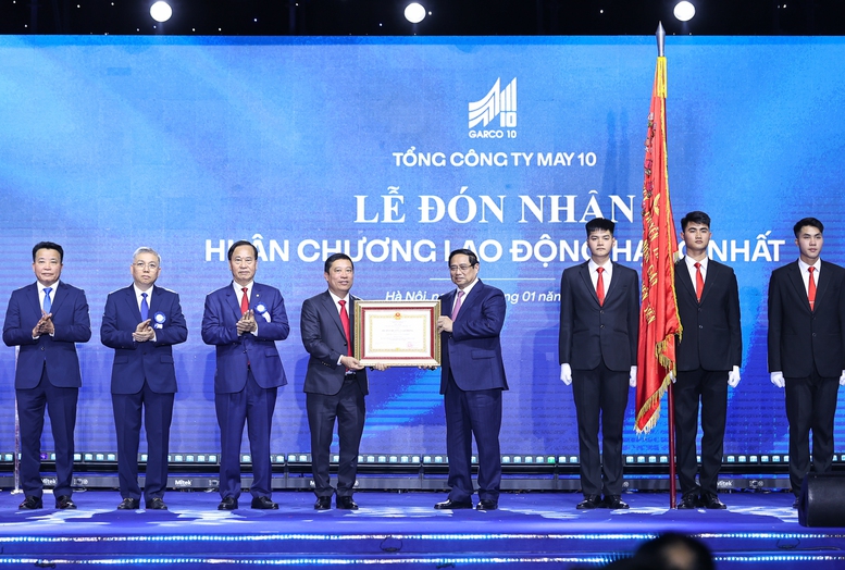 Thủ tướng: Ph&aacute;t triển ng&agrave;nh c&ocirc;ng nghiệp thời trang, biến dệt may Việt Nam th&agrave;nh thương hiệu to&agrave;n cầu- Ảnh 6.