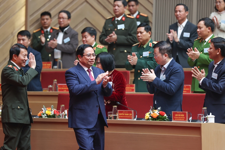 Thủ tướng: Kết hợp chặt chẽ giữa ph&aacute;t triển KTXH với bảo đảm quốc ph&ograve;ng, an ninh v&ugrave;ng ĐBSCL- Ảnh 1.