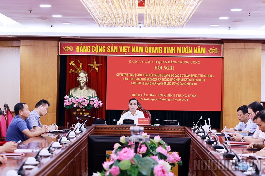 Đồng chí Nguyễn Xuân Trường, Phó Bí thư Đảng ủy cơ quan chủ trì tại điểm cầu Ban Nội chính Trung ương