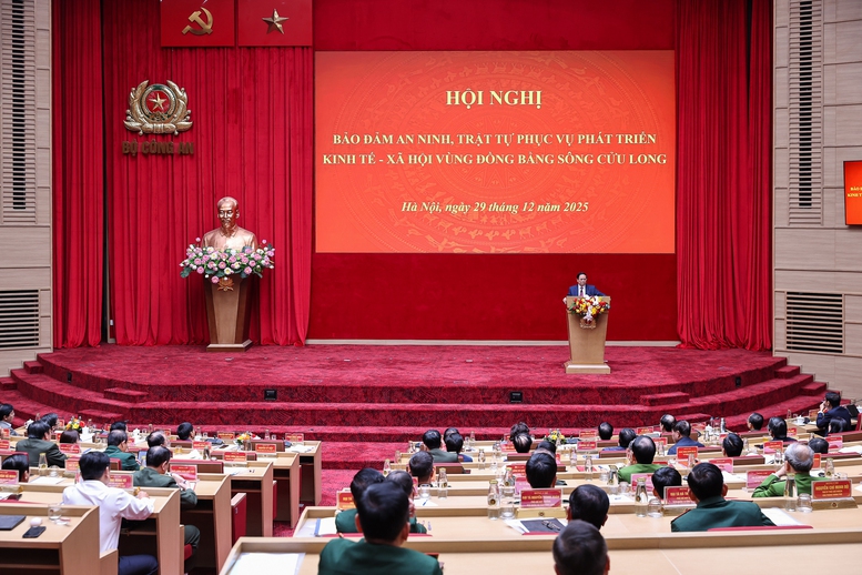 Thủ tướng: Kết hợp chặt chẽ giữa ph&aacute;t triển KTXH với bảo đảm quốc ph&ograve;ng, an ninh v&ugrave;ng ĐBSCL- Ảnh 5.