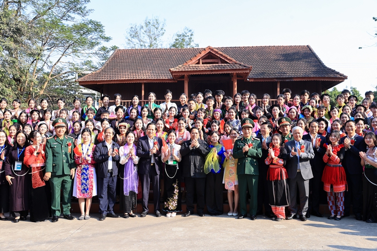 Thủ tướng dự khởi c&ocirc;ng 3 ng&ocirc;i trường của 