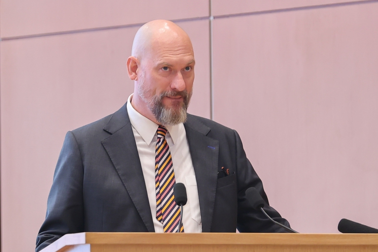 Thủ tướng: Sự ổn định v&agrave; triển vọng của Việt Nam l&agrave;