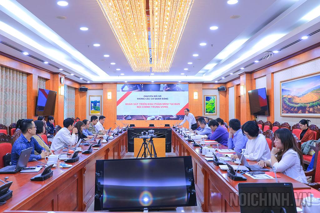 Quang cảnh buổi làm việc