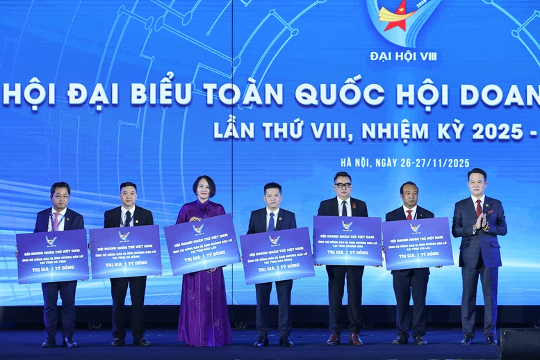 Thủ tướng: Các doanh nghiệp, doanh nhân trẻ thực hiện 6 tiên phong, thi đua '6 nhất'- Ảnh 7. Thủ tướng: Các doanh nghiệp, doanh nhân trẻ thực hiện 6 tiên phong, thi đua '6 nhất'- Ảnh 7.