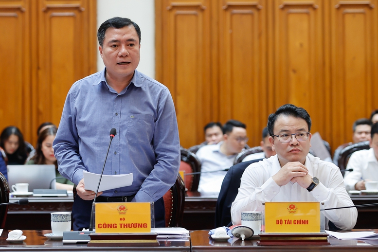 Thủ tướng Phạm Minh Chính: Xăng dầu và năng lượng cho sản xuất, tiêu dùng được bảo đảm- Ảnh 7. Thủ tướng Phạm Minh Chính: Xăng dầu và năng lượng cho sản xuất, tiêu dùng được bảo đảm- Ảnh 7.