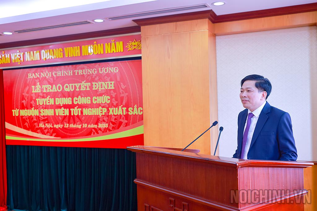 Đồng chí Đặng Văn Dũng, Phó Trưởng Ban, Bí thư Đảng ủy cơ quan Ban Nội chính Trung ương phát biểu