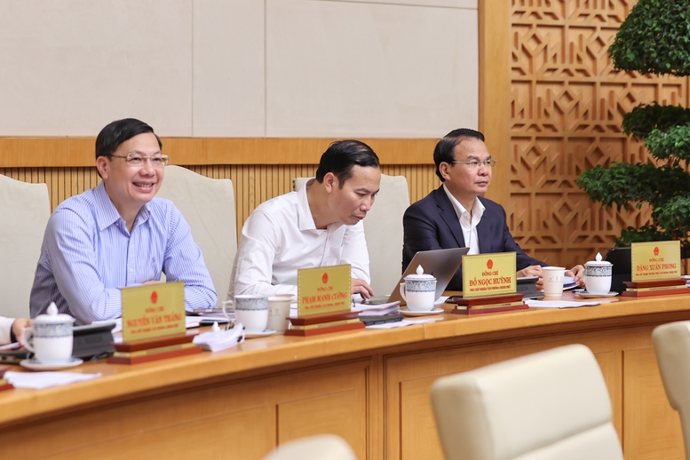 Thủ tướng: Kiên định mục tiêu tăng trưởng 2 con số; biến khó khăn, thách thức thành cơ hội tái cơ cấu nền kinh tế, nâng cao năng lực cạnh tranh- Ảnh 9.