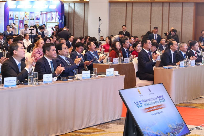 Thủ tướng: Đưa Việt Nam trở thành trung tâm dịch vụ logistics hàng đầu Đông Nam Á, châu Á và thế giới- Ảnh 1. Thủ tướng: Đưa Việt Nam trở thành trung tâm dịch vụ logistics hàng đầu Đông Nam Á, châu Á và thế giới- Ảnh 1.