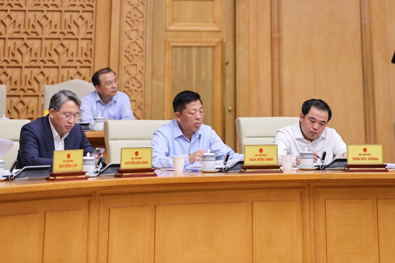 Thủ tướng: Kiên định mục tiêu tăng trưởng 2 con số; biến khó khăn, thách thức thành cơ hội tái cơ cấu nền kinh tế, nâng cao năng lực cạnh tranh- Ảnh 10.