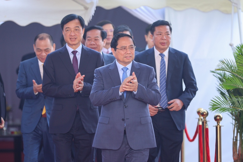 TỔNG THUẬT: Thủ tướng Chính phủ và Chủ tịch Quốc hội dự lễ khởi công, khánh thành 234 dự án lớn trên cả nước- Ảnh 1.