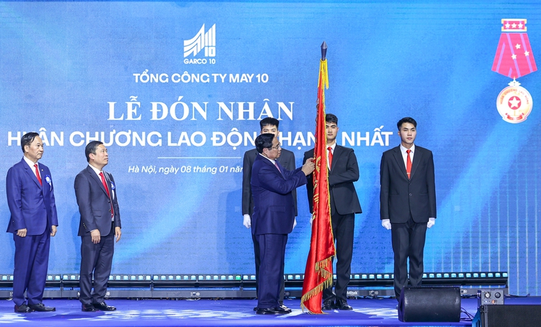 Thủ tướng: Ph&aacute;t triển ng&agrave;nh c&ocirc;ng nghiệp thời trang, biến dệt may Việt Nam th&agrave;nh thương hiệu to&agrave;n cầu- Ảnh 5.