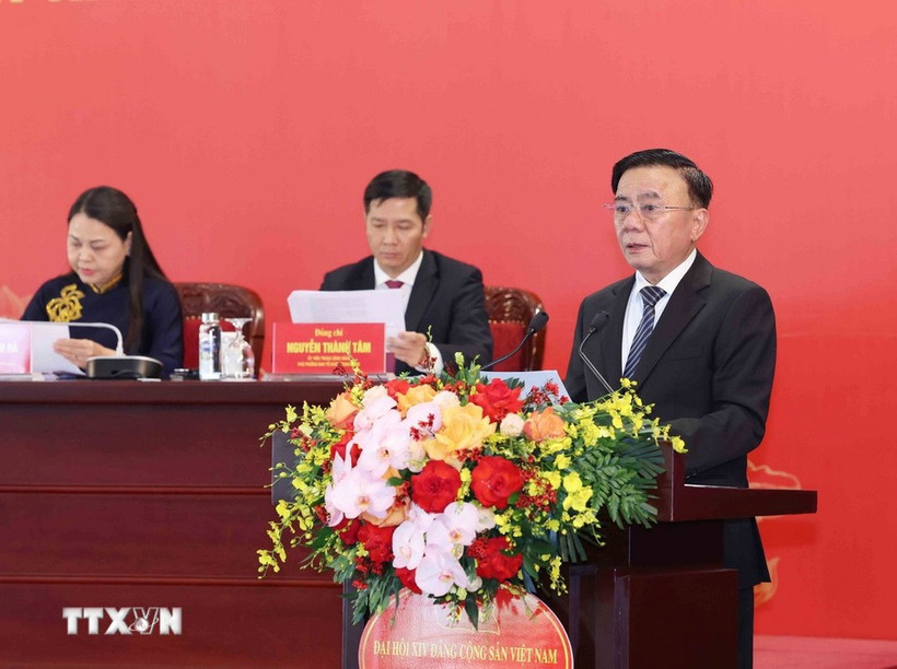 Thường trực Ban B&iacute; thư Trần Cẩm T&uacute; chủ tr&igrave; họp b&aacute;o quốc tế về Đại hội Đảng XIV. Ảnh: TTXVN