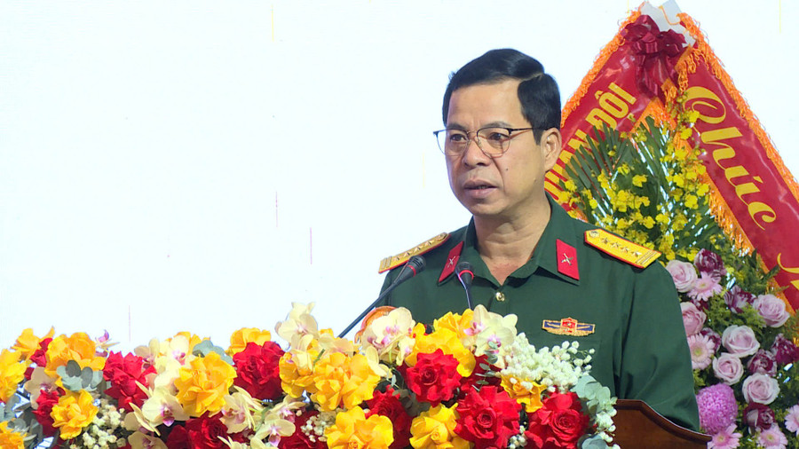 Đại tá Khuất Bá Cao-Bí thư Đảng uỷ, Phó Tư lệnh Binh đoàn 15 phát biểu chỉ đạo tại hội nghị. Ảnh: Minh Trung bd-2.jpg