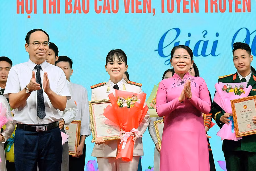 Thí sinh Nguyễn Ngọc Phương Thảo đạt giải nhất Hội thi Báo cáo viên, tuyên truyền viên giỏi tỉnh Gia Lai năm 2026. Ảnh: Đức Thụy thi-sinh-nguyen-ngoc-phuong-thao-dat-giai-nhat-hoi-thi.jpg