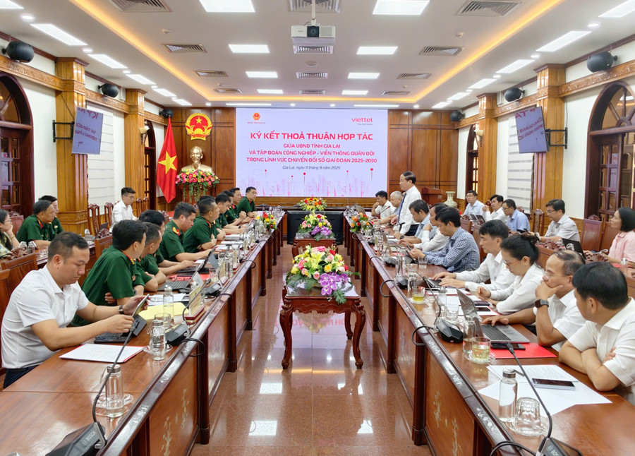 Quang cảnh buổi ký kết. Ảnh: Dũng Nhân 119-anh-2.jpg