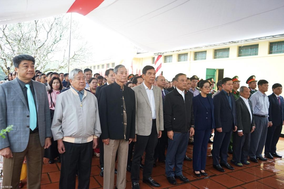 Đại biểu tham dự lễ dâng hương