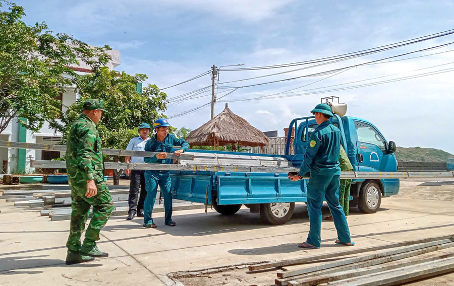 Khẩn trương triển khai các giải pháp ứng phó bão số 13. Ảnh: Ngọc Nhuận khong-khi-khan-truong-trien-khai-cac-giai-phap-ung-pho-bao-so-13jpg.jpg