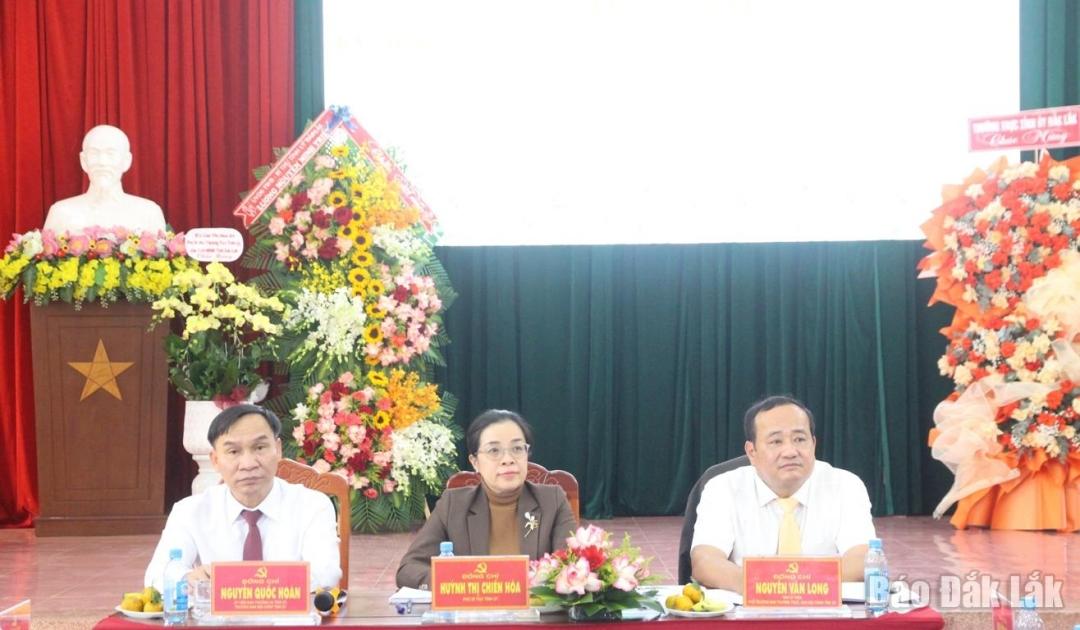 C&aacute;c đồng ch&iacute; chủ tr&igrave; buổi tọa đ&agrave;m.