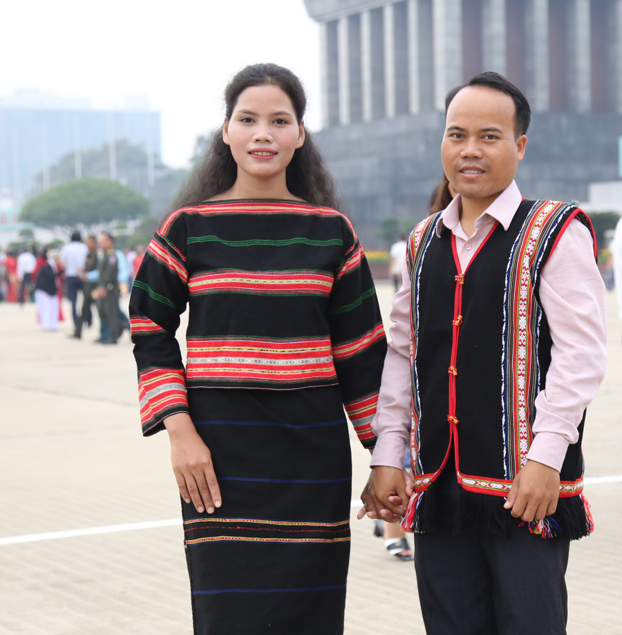 Gia đình anh Siu Hoách vinh dự là 1 trong 15 gia đình trẻ hạnh phúc tiêu biểu toàn quốc được Ủy ban Trung ương Hội LHTN Việt Nam tuyên dương. Ảnh: ĐVCC 3.jpg