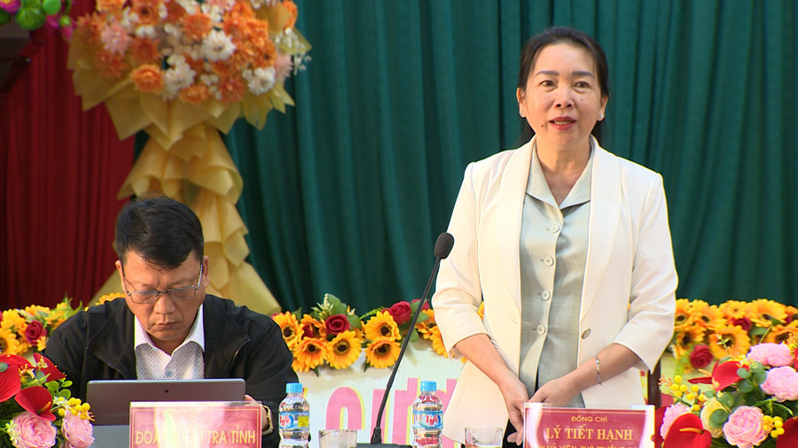 Phó Trưởng đoàn chuyên trách Đoàn Đại biểu Quốc hội tỉnh Lý Tiết Hạnh phát biểu tại buổi làm việc. Ảnh: Bảo Long Phó Trưởng đoàn chuyên trách Đoàn Đại biểu Quốc hội tỉnh Lý Tiết Hạnh phát biểu tại buổi làm việc. Ảnh: Bảo Long