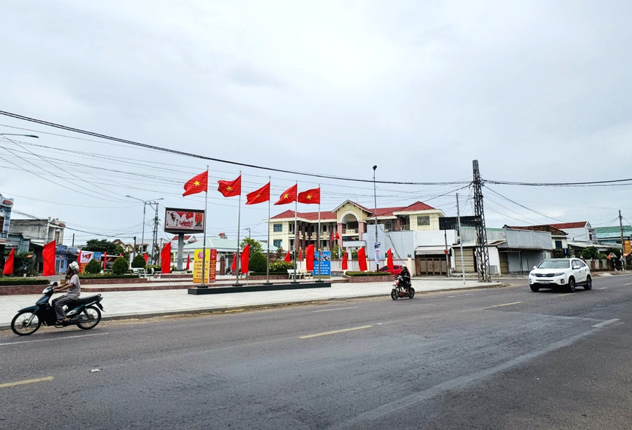 Một tuyến đường đô thị khang trang ở phường An Nhơn Đông. Ảnh: N.H 2.jpg