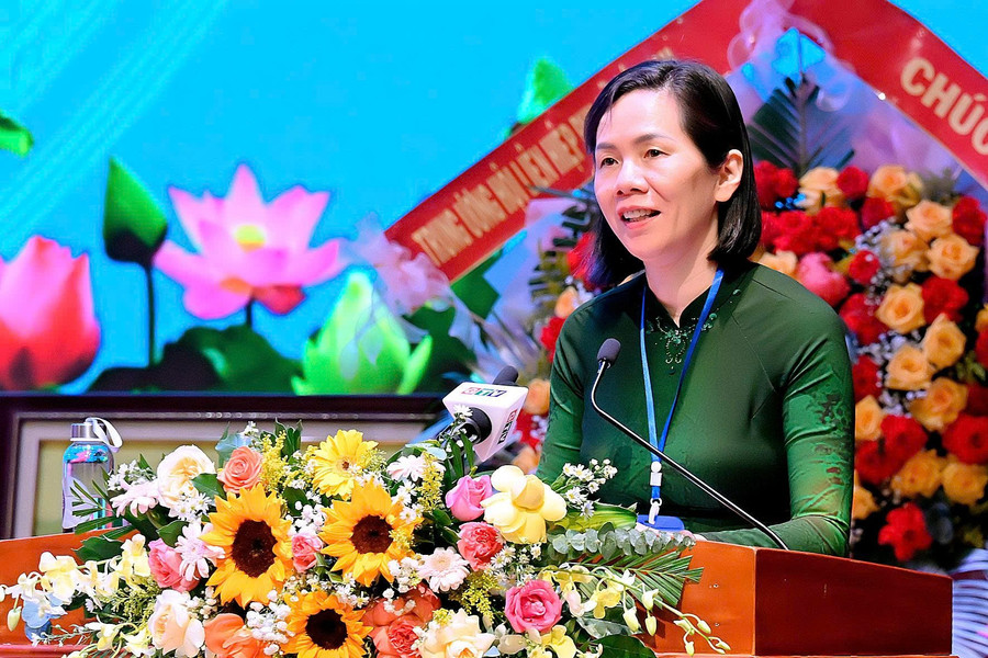 Đồng chí Nguyễn Thị Minh Hương - Phó Chủ tịch Hội LHPN Việt Nam phát biểu tại Đại hội. Ảnh: Đức Thụy dai-hoi-phu-nu-5-8226.jpg