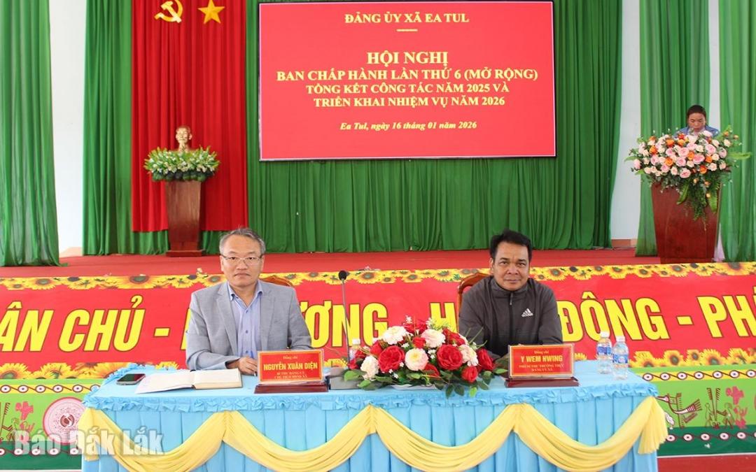 &Ocirc;ng Nguyễn Xu&acirc;n Diện v&agrave; &ocirc;ng Y Wem Hwing chủ tr&igrave; hội nghị.