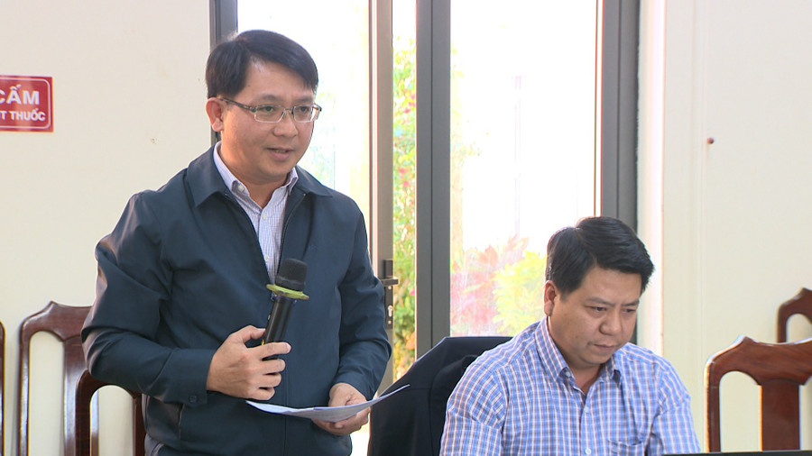 Lãnh đạo xã Phù Mỹ Bắc báo cáo kết quả công tác chuẩn bị bầu cử. Ảnh: Bảo Long Lãnh đạo xã Phù Mỹ Bắc báo cáo kết quả công tác chuẩn bị bầu cử. Ảnh: Bảo Long