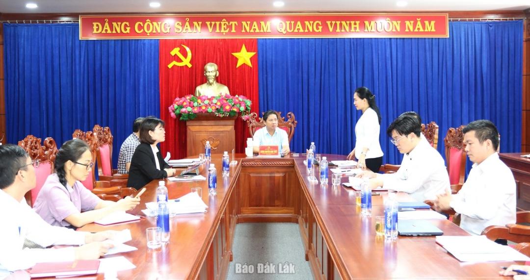 Quang cảnh buổi làm việc.