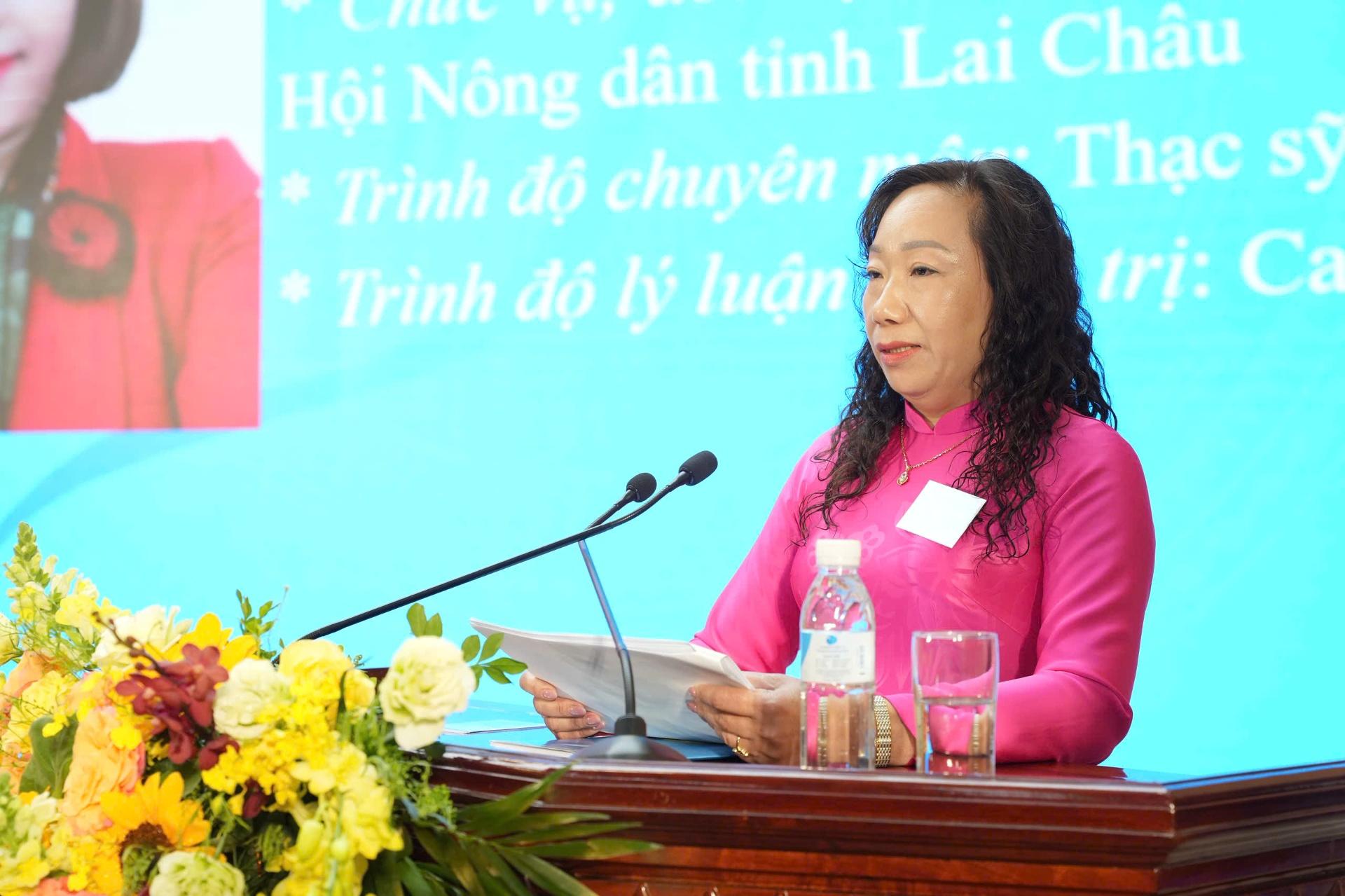 Đồng ch&iacute; Ng&ocirc; Thị B&iacute;ch Hạnh &ndash; Tỉnh ủy vi&ecirc;n, Chủ tịch Hội LHPN tỉnh ph&aacute;t biểu tại phi&ecirc;n l&agrave;m việc thứ nhất.