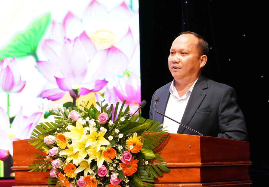 Ph&oacute; B&iacute; thư Tỉnh ủy, Chủ tịch HĐND tỉnh Rah Lan Chung ph&aacute;t biểu chỉ đạo tại hội nghị. Ảnh: N.H