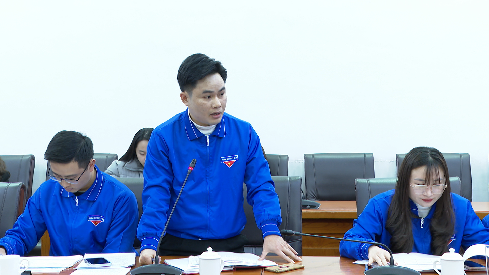 Đại biểu tham gia &yacute; kiến tại Hội nghị