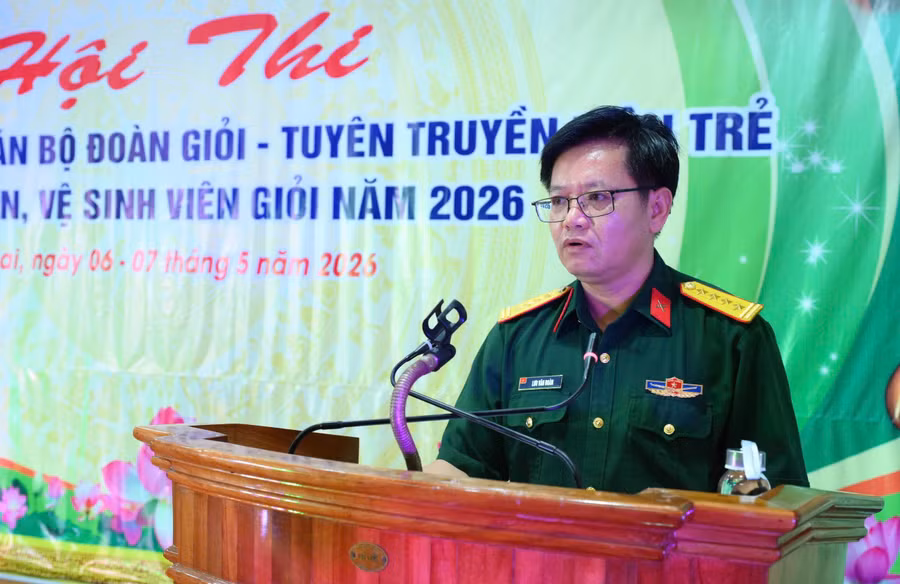 Đại tá Lưu Văn Đoàn - Phó Chủ nhiệm Chính trị Binh đoàn 15 phát biểu chỉ đạo hội thi. Ảnh: Linh Chi dai-ta-luu-van-doan.jpg