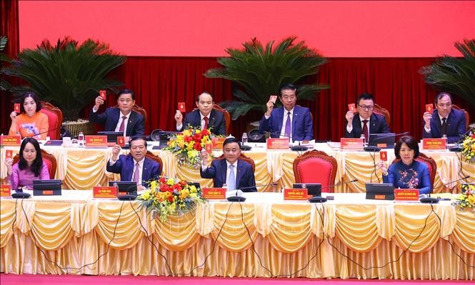 Các đại biểu biểu quyết thông qua Nghị quyết Đại hội đại biểu Đảng bộ các cơ quan Đảng Trung ương lần thứ nhất, nhiệm kỳ 2025 – 2030. Ảnh: Văn Điệp/TTXVN
