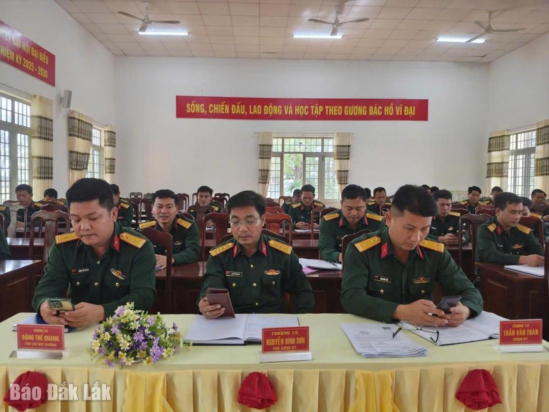 Cán bộ, đảng viên Ban Chỉ huy Phòng thủ Khu vực