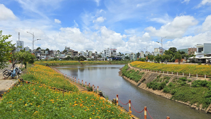 Bờ kè suối Hội Phú-điểm nhấn của phường Hội Phú. Ảnh: Bá Bính phuong-hoi-phu.jpg