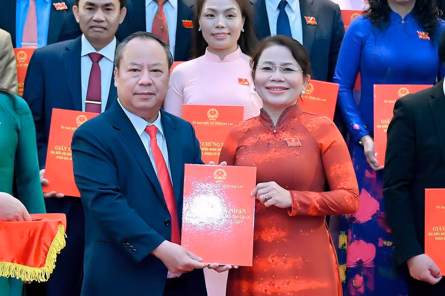 nguyen-thi-phong-vu-truong-ban-tuyen-giao-va-dan-van-tinh-uy.jpg