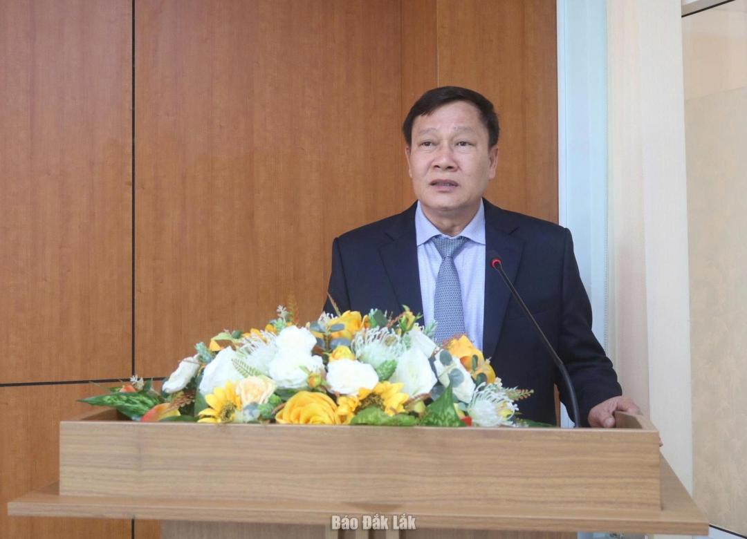 Ủy vi&ecirc;n Ban Thường vụ Tỉnh ủy, B&iacute; thư Đảng ủy phường Bu&ocirc;n Ma Thuột Trần Ph&uacute; H&ugrave;ng ph&aacute;t biểu tại hội nghị.