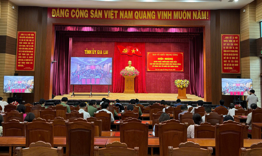 anh-quang-canh-hoi-nghi-tai-diem-cau-tinh-uy-gia-lai.jpg