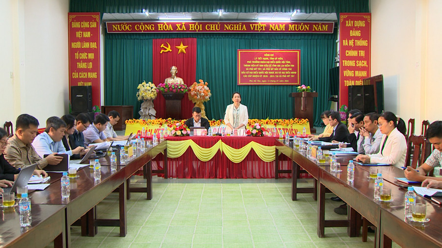 Quang cảnh buổi làm việc. Ảnh: Bảo Long pho-truong-doan-dai-bieu-quoc-hoi-tinh-ly-tiet-hanh-kiem-tra-cong-tac-chuan-bi-bau-cu-xa-phu-my-tay-va-phu-my-bac.jpg